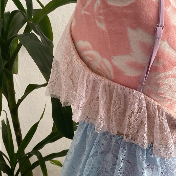 True Decadance Pastel Mermaid Lace Chic Dress 4P - Picture 7 of 7